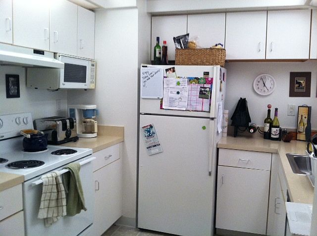 Kitchen with open bar area