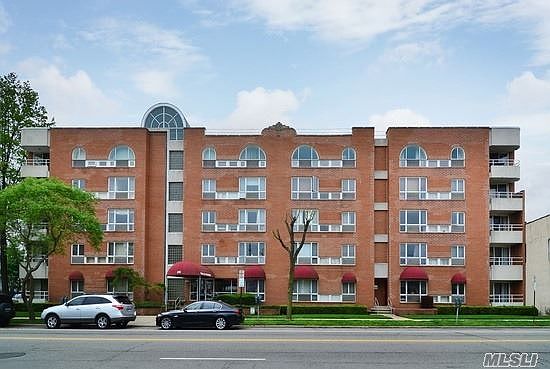 1st image of 205 Mineola Blvd
