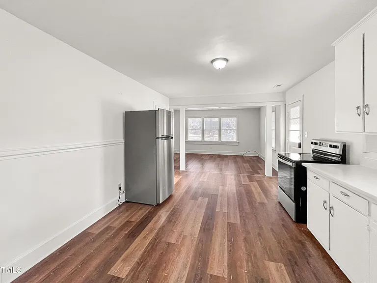 1800 Rosewood Ave — Photo 2