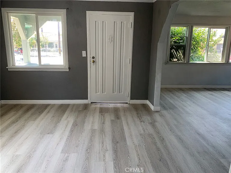 1432 W 9th St — Photo 18