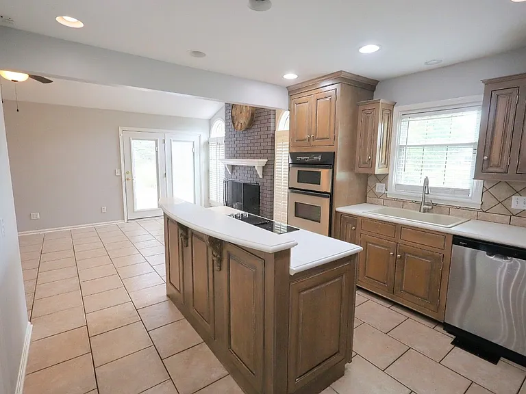 8231 Lake Terrace Dr — Photo 7