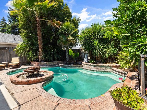 2nd image of 2401 Mountain Quail Way