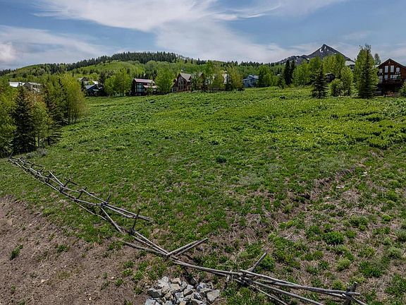 2nd image of 918 Gothic Road