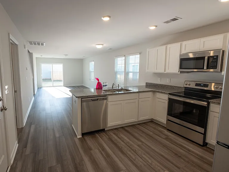 348 Braemar Dr — Photo 3