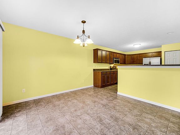 5th image of 876 Rockwell Ln