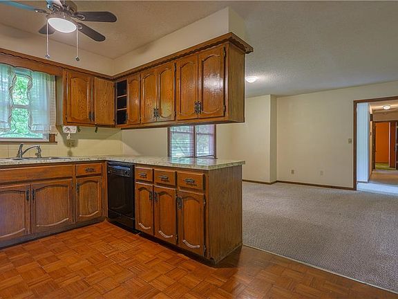 4th image of 301 Dunns Ln