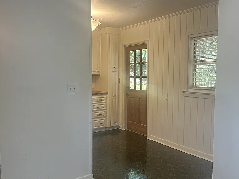 1301 S Park Ave — Photo 12