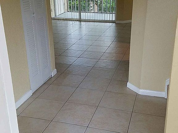 3rd image of 1034 The Pointe Dr #1034