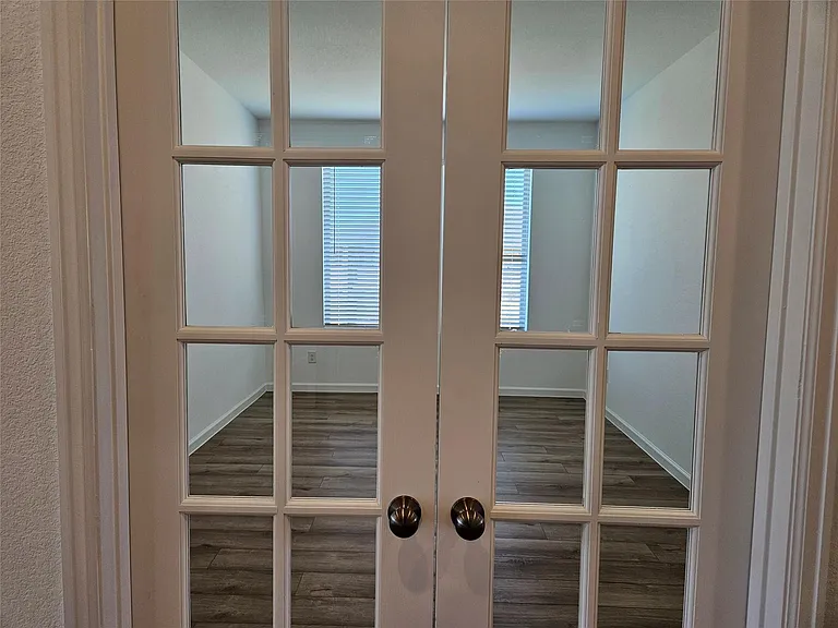 9918 Lockridge Manor Dr — Photo 6