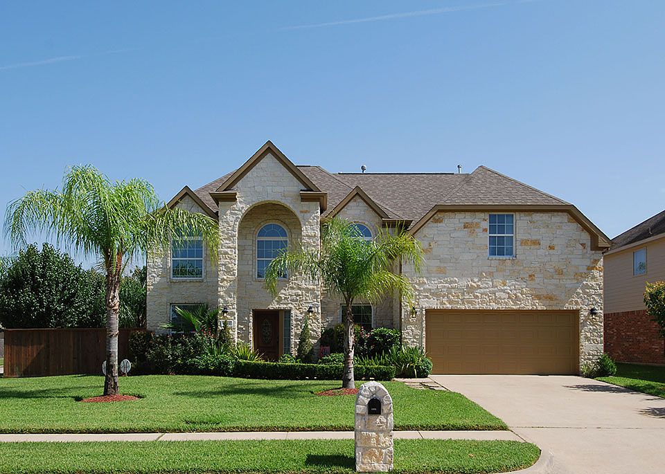 1st image of 1802 N Everglades Dr