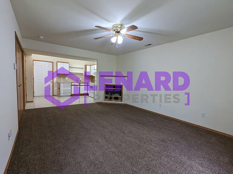 1418 W Frosty Dr — Photo 2