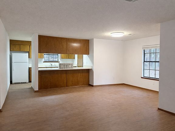 2nd image of 1390 Pinnacle Dr