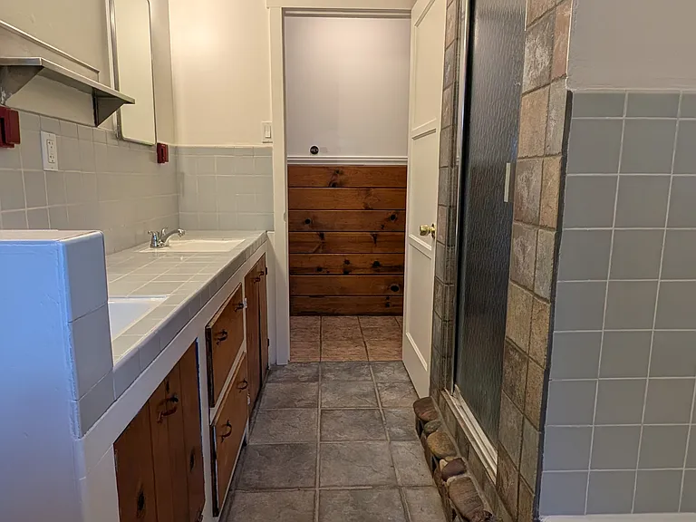 546 Griswold Ave — Photo 13