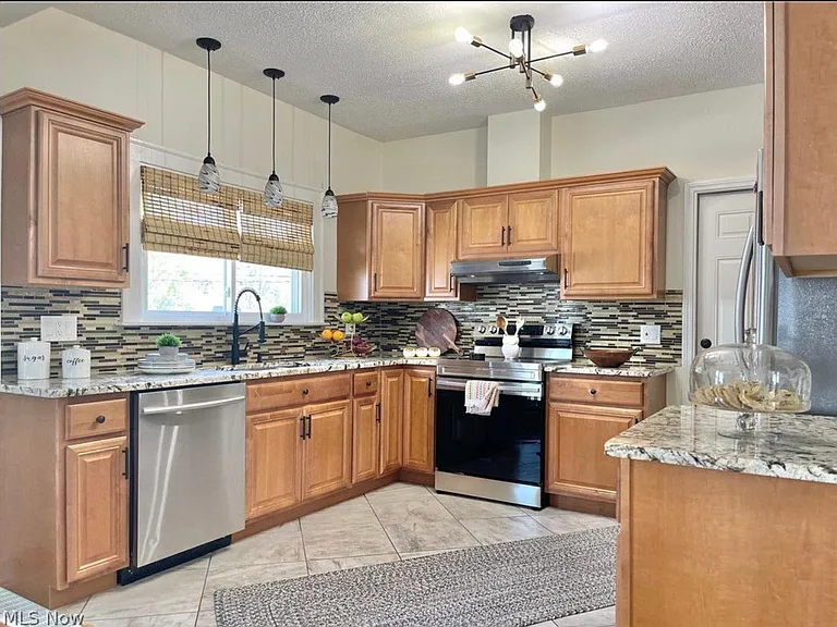 2183 Lewis Dr — Photo 9