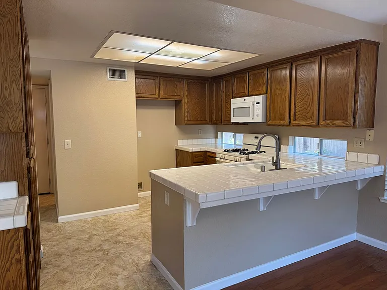 8459 Leaning Tree Ct — Photo 7