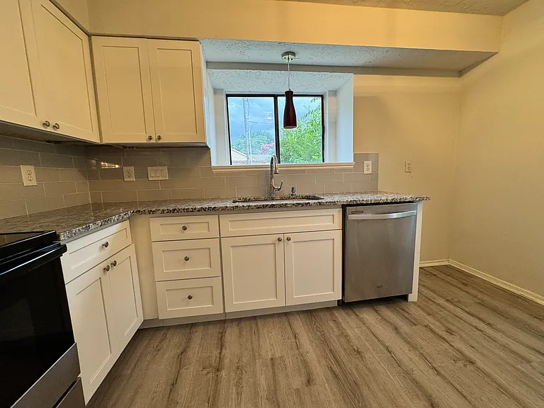 1421 Glyndon Dr — Photo 7
