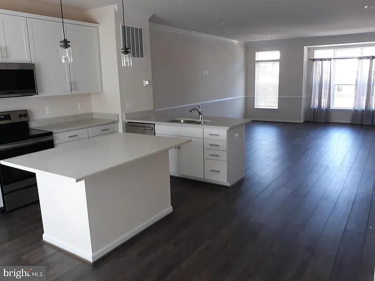 220 Apsley Ter — Photo 5