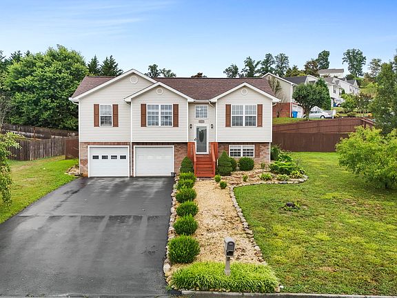 2nd image of 1167 Meadow Creek Ln