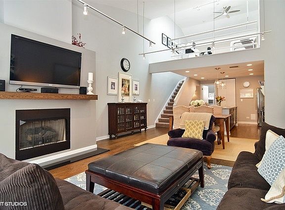 4th image of 2828 N Talman Ave Unit B