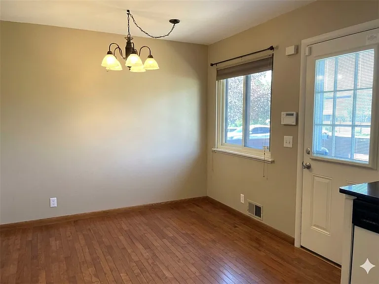 168 Surrey Hill Way — Photo 5