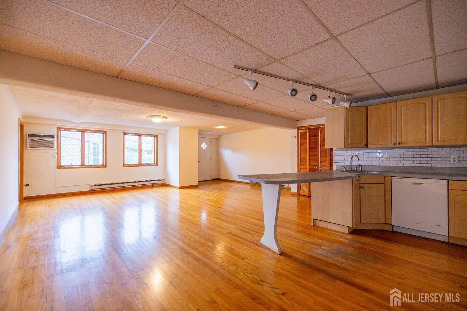 2 bed, 1.0 bath, $2,400 — Photo 4