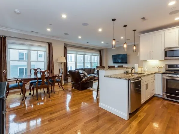 360 W 2nd St Unit 1, South Boston, MA 02127