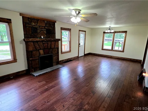 203 S Hunter St, Versailles, MO 65084