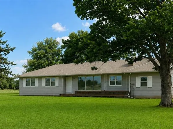 24849 W 247th St, Paola, KS 66071