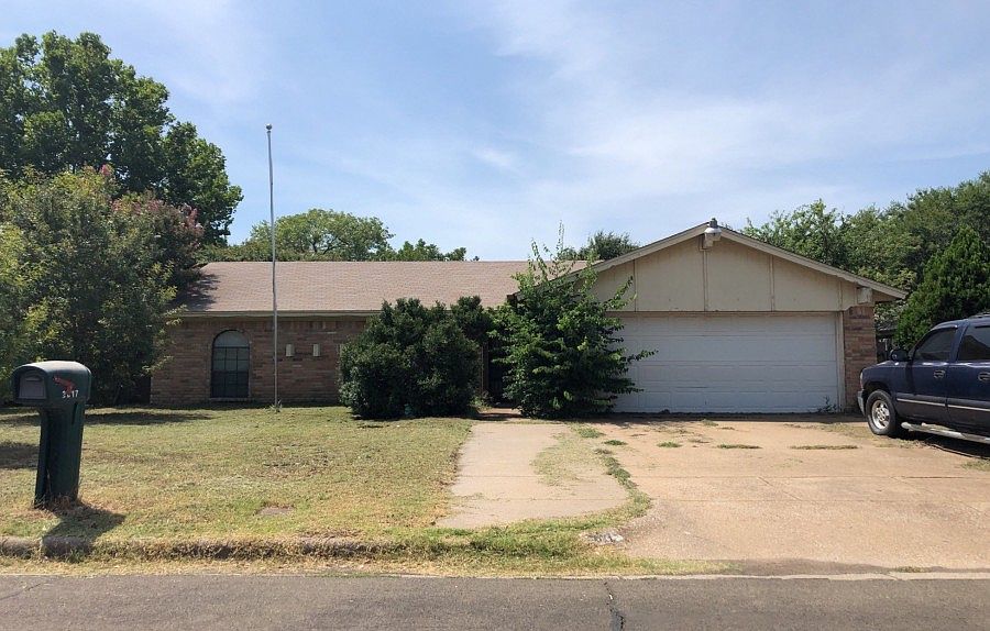 1st image of 2817 S Meadow Dr