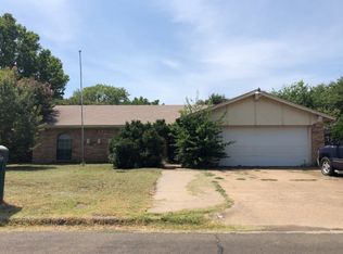 2817 S Meadow Dr, Fort Worth, TX 76133