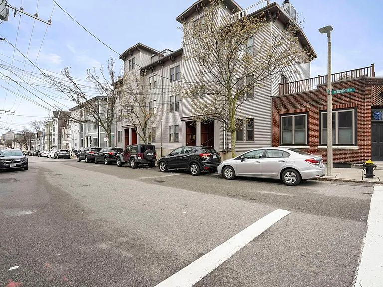190 W 7th St #1 — Photo 22