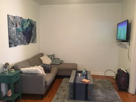 Rented by Rentiko Inc | media 33