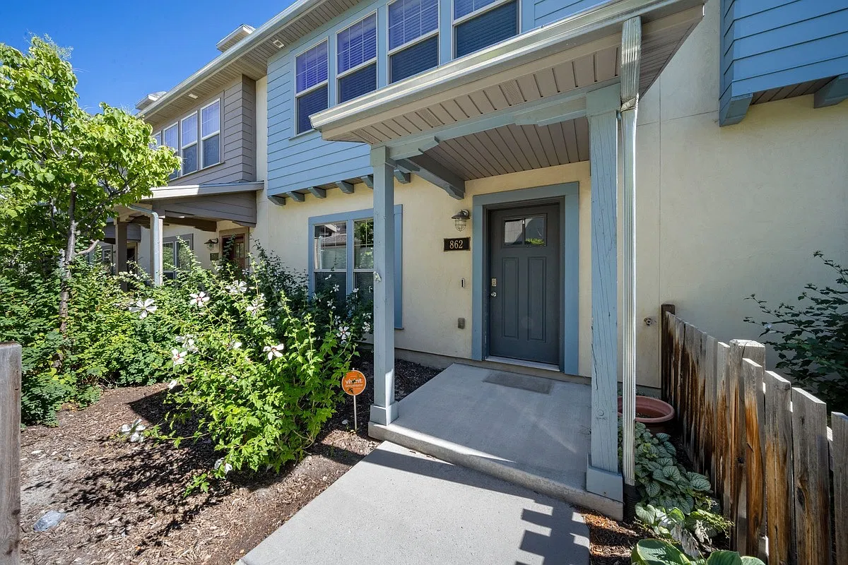 862 W Capraia Ct — Photo 1