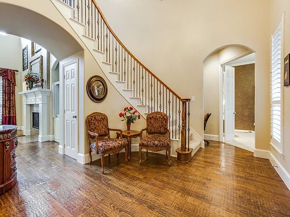 3rd image of 309 Greenfield Dr