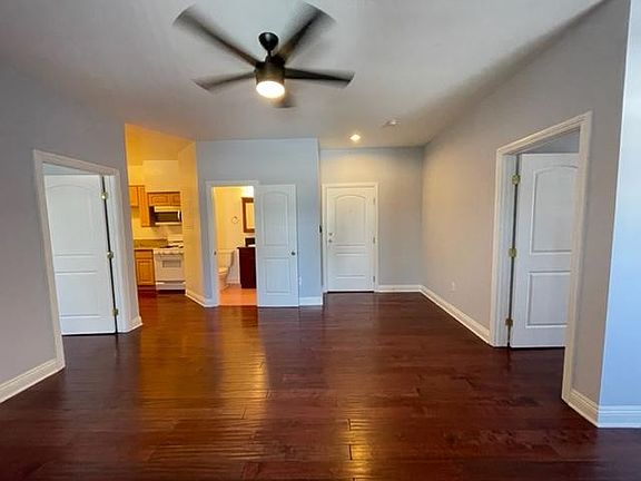 4th image of 701 S Mariposa Ave APT 205