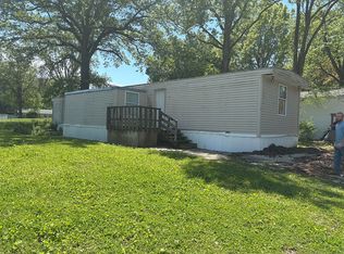 1401 N 3rd St, Riverton, IL 62561