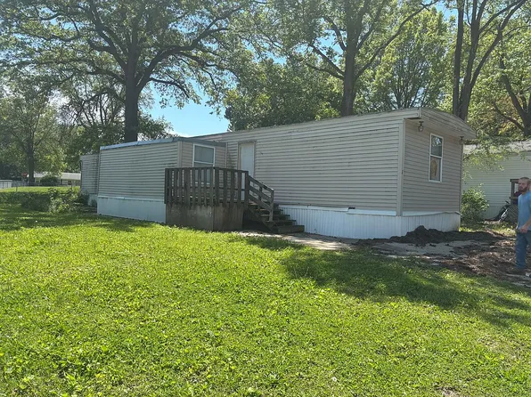 1401 N 3rd St, Riverton, IL 62561