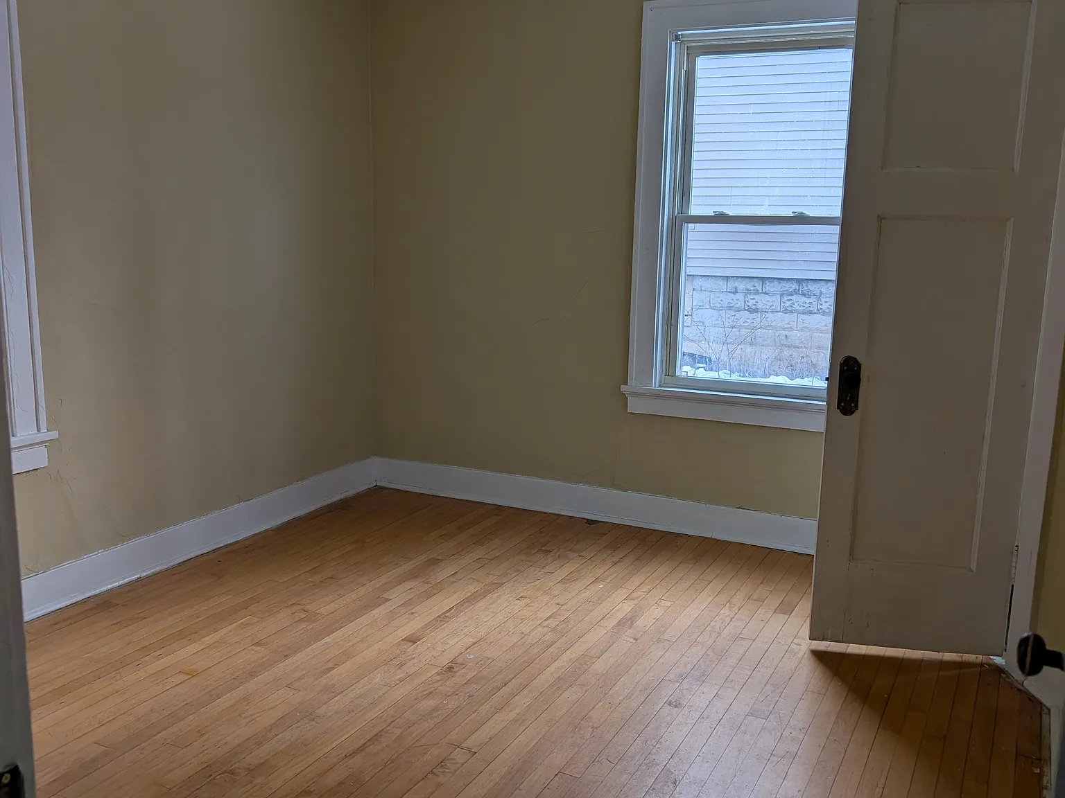 2 bed, 1000 sqft, $1,100 — Photo 1