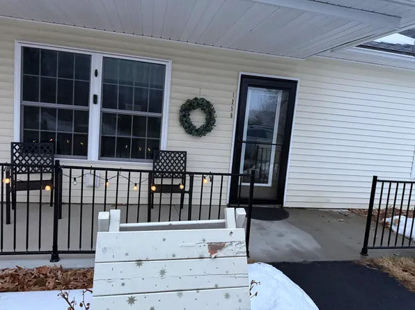 125 High St #B, Oakland, ME 04963