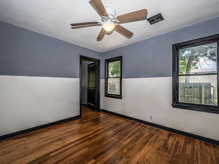 808 NW #H — Photo 10