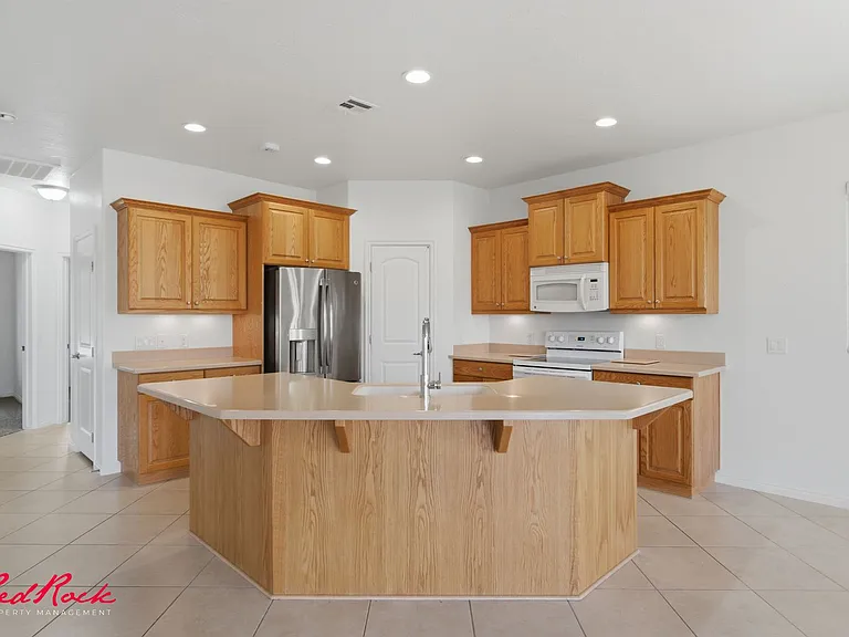1546 Morane Manor Dr — Photo 5