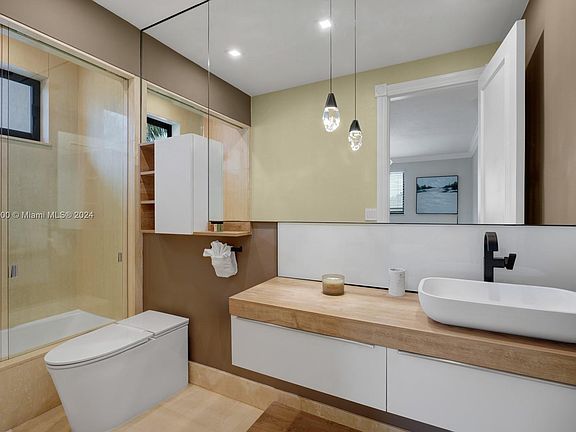 3rd image of 168 Fiesta Way #0