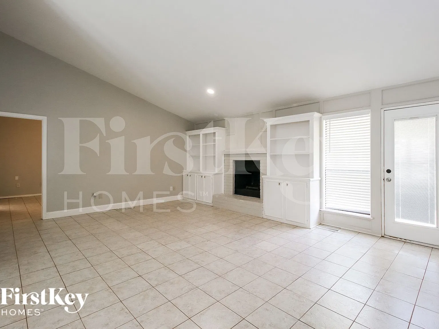 3 bed, 2.0 bath, 1410 sqft, $1,810 — Photo 3
