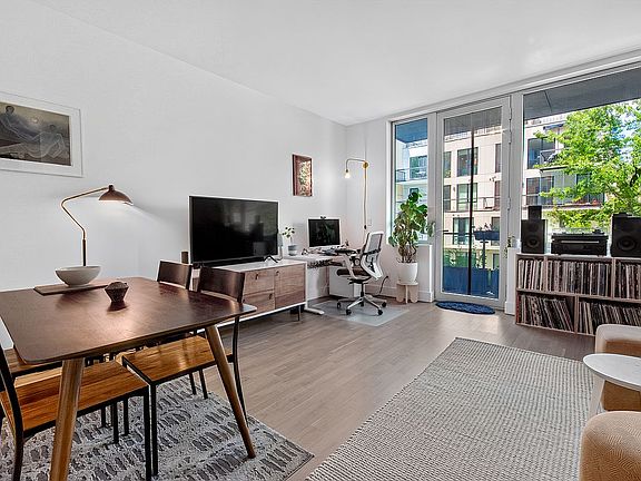 5th image of 5-19 Borden Ave #2C