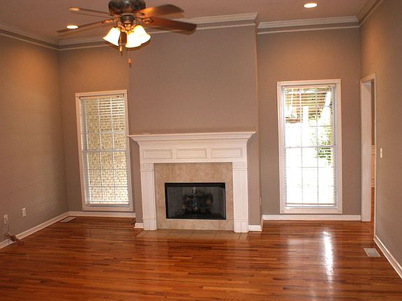 5th image of 926 Bogey Way