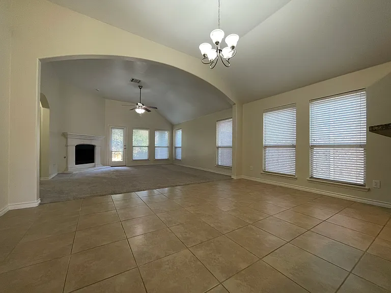 10525 Flat Creek Trl — Photo 6