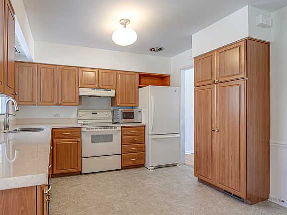 5th image of 535 Ames St