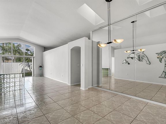 4th image of 16593 NW 5th Ct