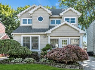 2913 Marlborough Rd, Oceanside, NY 11572