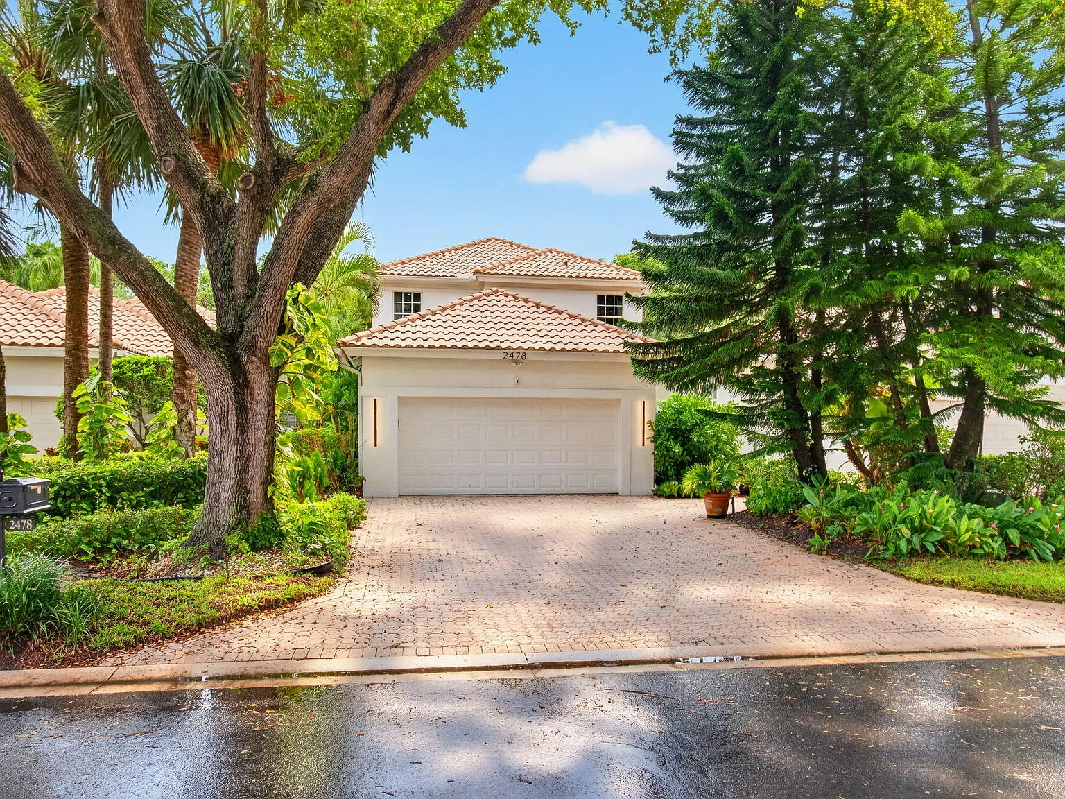 3 bed, 2.5 bath, 2360 sqft, $18,000 — Photo 3